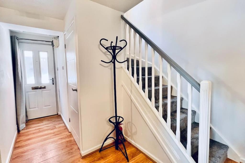 Urban Bliss Stylish Townhouse With Free Parking For A Convenient City Stay Liverpool Exteriör bild